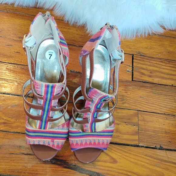 ❤️ Aztec pattern chunky Bohemian heels size 7 - Picture 3 of 9